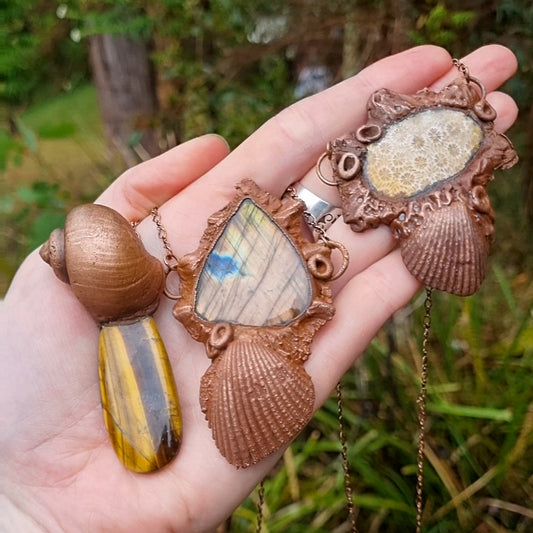 Seashell copper electroformed pendant with labrodorite