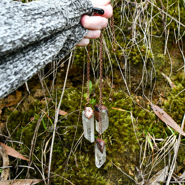 Clear quartz pendulum necklace in copper