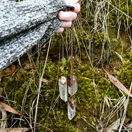 Clear quartz pendulum necklace in copper