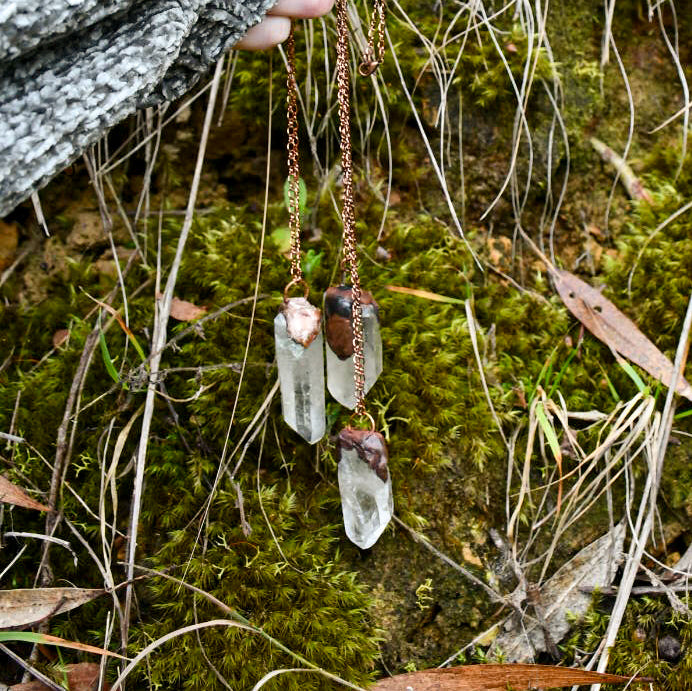 Clear quartz pendulum necklace in copper